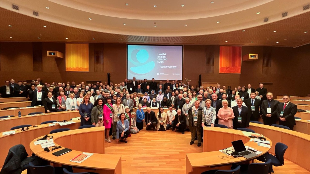 NL57 Les participants du IIe Congres des personnes agees a Rome